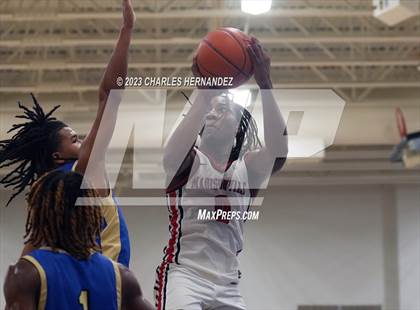 Thumbnail 2 in Hamshire-Fannett vs. Madisonville (Mike Dacus Classic) photogallery.