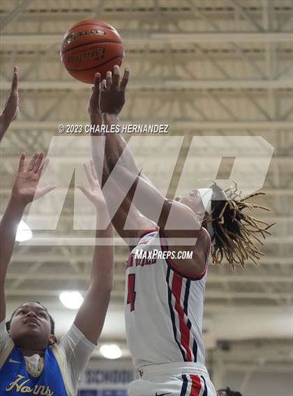 Thumbnail 1 in Hamshire-Fannett vs. Madisonville (Mike Dacus Classic) photogallery.