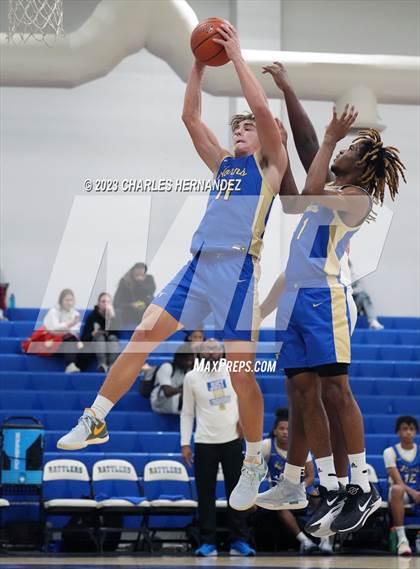Thumbnail 2 in Hamshire-Fannett vs. Madisonville (Mike Dacus Classic) photogallery.