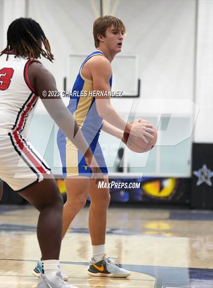 Thumbnail 2 in Hamshire-Fannett vs. Madisonville (Mike Dacus Classic) photogallery.