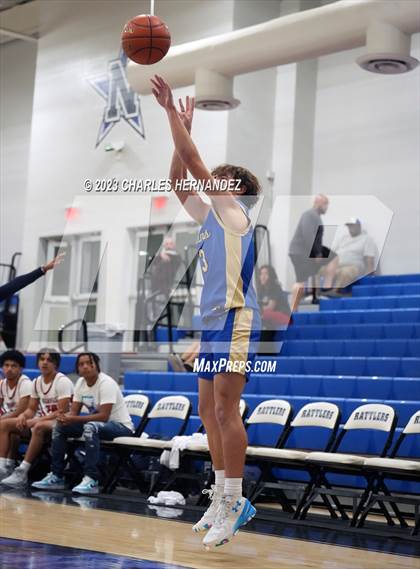 Thumbnail 2 in Hamshire-Fannett vs. Madisonville (Mike Dacus Classic) photogallery.