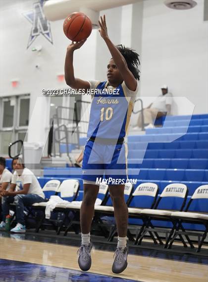 Thumbnail 2 in Hamshire-Fannett vs. Madisonville (Mike Dacus Classic) photogallery.