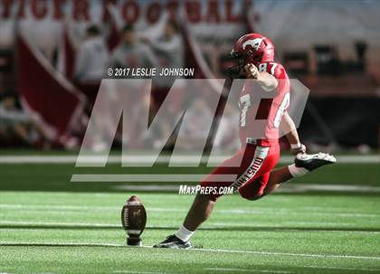 Thumbnail 2 in Katy vs. North Shore (UIL 6A D1 Quarterfinal) photogallery.