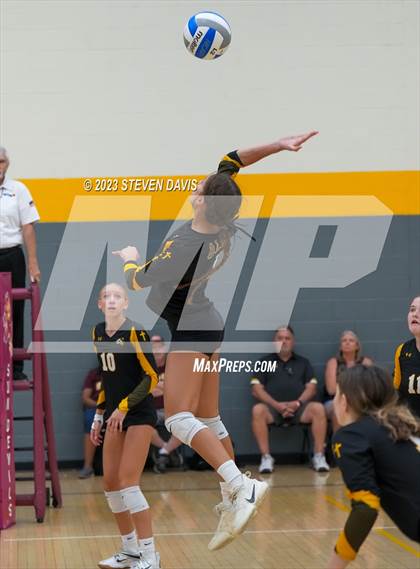 Thumbnail 1 in Arizona Lutheran Academy vs. Pusch Ridge Christian Academy photogallery.