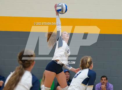 Thumbnail 3 in Arizona Lutheran Academy vs. Pusch Ridge Christian Academy photogallery.