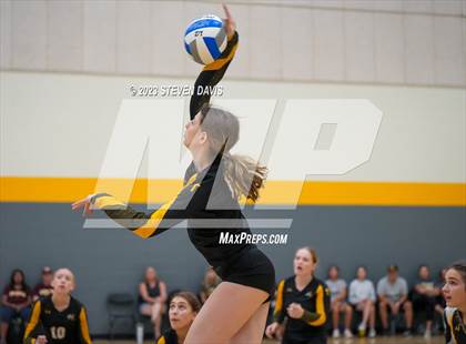 Thumbnail 2 in Arizona Lutheran Academy vs. Pusch Ridge Christian Academy photogallery.