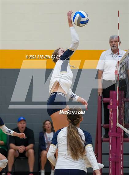 Thumbnail 2 in Arizona Lutheran Academy vs. Pusch Ridge Christian Academy photogallery.