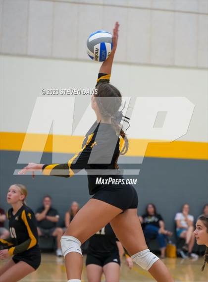 Thumbnail 2 in Arizona Lutheran Academy vs. Pusch Ridge Christian Academy photogallery.
