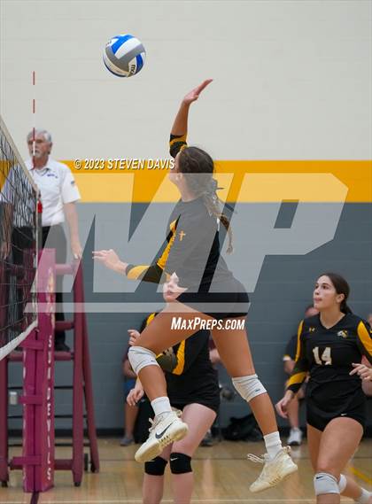 Thumbnail 3 in Arizona Lutheran Academy vs. Pusch Ridge Christian Academy photogallery.