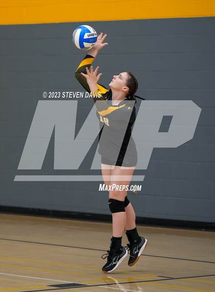Thumbnail 3 in Arizona Lutheran Academy vs. Pusch Ridge Christian Academy photogallery.