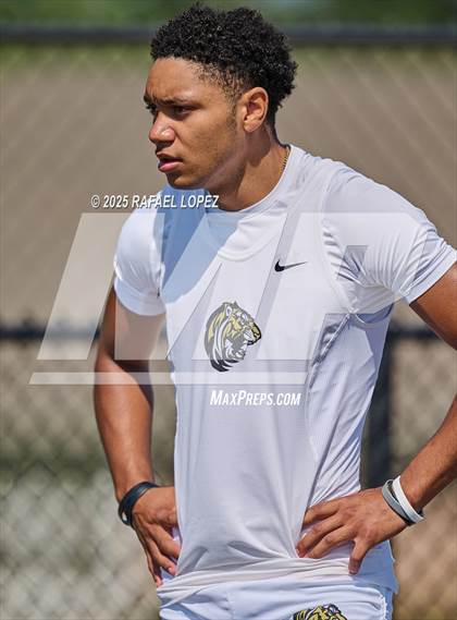 Thumbnail 2 in UIL 6A Track & Field Area 13&14 (4x100M) photogallery.