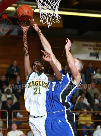 Thumbnail 3 in Eisenhower vs. Rocklin (MaxPreps Holiday Classic) photogallery.
