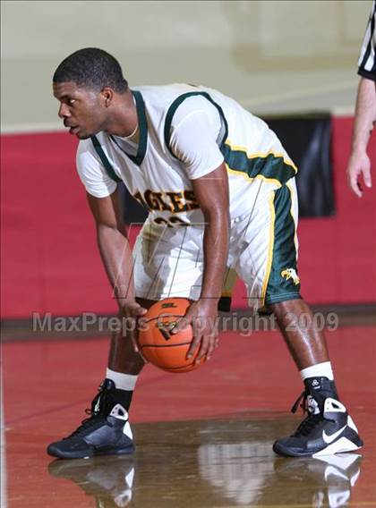 Thumbnail 2 in Eisenhower vs. Rocklin (MaxPreps Holiday Classic) photogallery.
