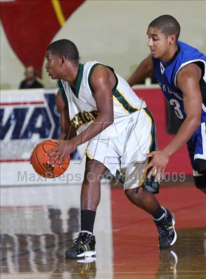 Thumbnail 2 in Eisenhower vs. Rocklin (MaxPreps Holiday Classic) photogallery.