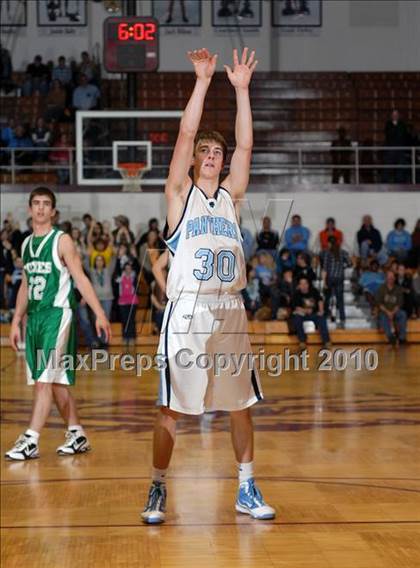 Thumbnail 1 in Pinckneyville vs Hamilton County  (Benton Invitational Tournament) photogallery.
