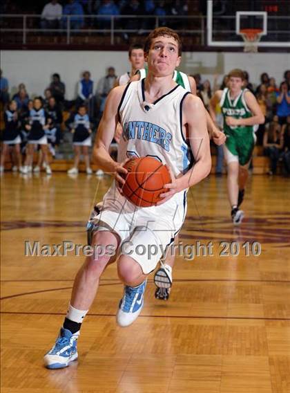 Thumbnail 1 in Pinckneyville vs Hamilton County  (Benton Invitational Tournament) photogallery.