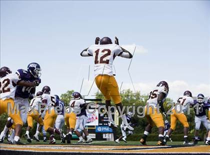 Thumbnail 2 in Bishop McNamara vs. Mount St. Joseph (I-95 Kickoff Classic) photogallery.