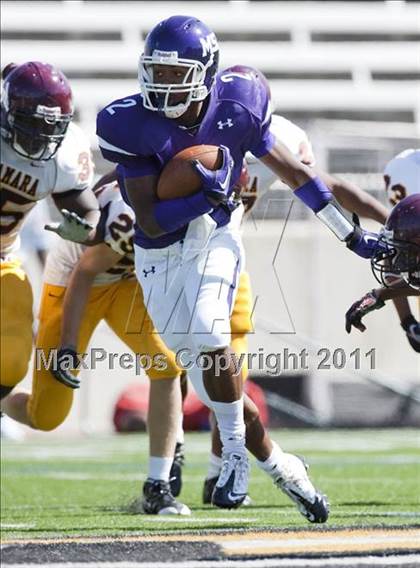 Thumbnail 3 in Bishop McNamara vs. Mount St. Joseph (I-95 Kickoff Classic) photogallery.