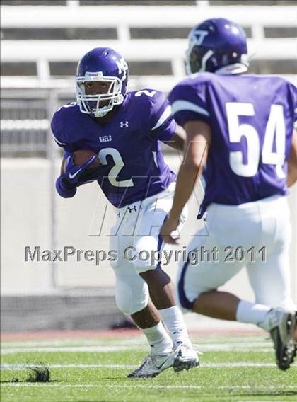 Thumbnail 2 in Bishop McNamara vs. Mount St. Joseph (I-95 Kickoff Classic) photogallery.