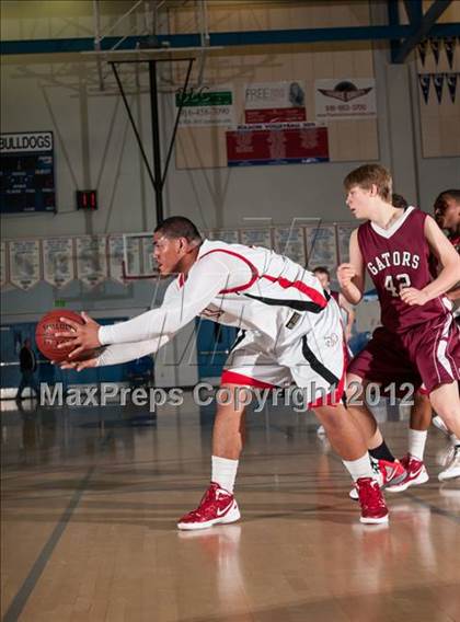 Thumbnail 3 in Sacred Heart Prep vs. Salesian (CIF D4 NorCal Regional Final) photogallery.