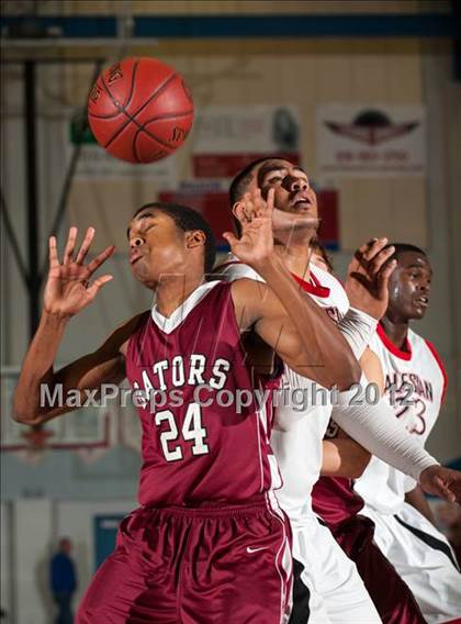 Thumbnail 3 in Sacred Heart Prep vs. Salesian (CIF D4 NorCal Regional Final) photogallery.