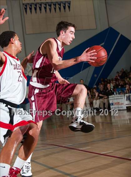 Thumbnail 1 in Sacred Heart Prep vs. Salesian (CIF D4 NorCal Regional Final) photogallery.