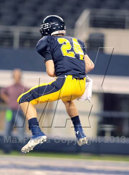 Thumbnail 2 in Highland Park vs. Kimball (UIL 4A Area Playoff) photogallery.