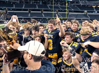 Thumbnail 2 in Highland Park vs. Kimball (UIL 4A Area Playoff) photogallery.