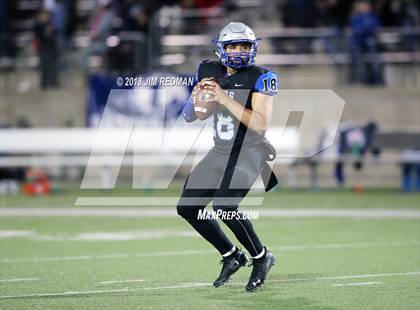 Thumbnail 2 in Lampasas vs. La Vernia (UIL 4A Area Playoff) photogallery.