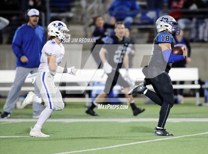 Thumbnail 3 in Lampasas vs. La Vernia (UIL 4A Area Playoff) photogallery.