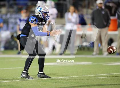 Thumbnail 1 in Lampasas vs. La Vernia (UIL 4A Area Playoff) photogallery.
