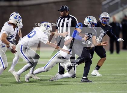 Thumbnail 2 in Lampasas vs. La Vernia (UIL 4A Area Playoff) photogallery.