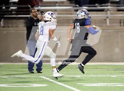 Thumbnail 2 in Lampasas vs. La Vernia (UIL 4A Area Playoff) photogallery.