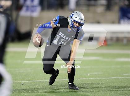 Thumbnail 3 in Lampasas vs. La Vernia (UIL 4A Area Playoff) photogallery.