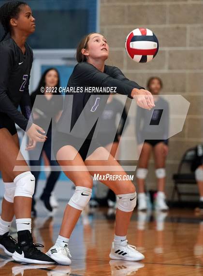 Thumbnail 3 in Episcopal vs Fulshear (College Station High School) photogallery.
