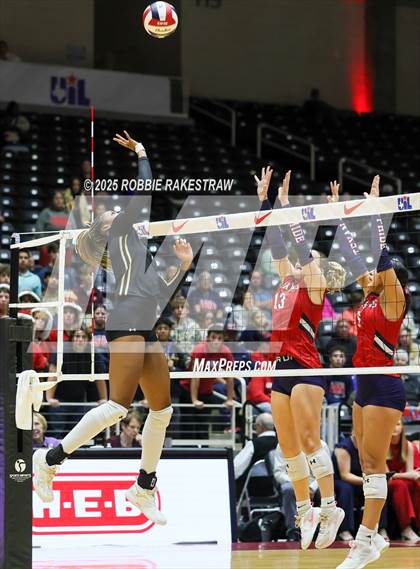 Thumbnail 1 in Wimberley vs. Eagle Mountain (UIL 4A D2 Volleyball Final) photogallery.