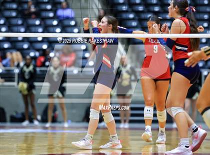 Thumbnail 3 in Wimberley vs. Eagle Mountain (UIL 4A D2 Volleyball Final) photogallery.