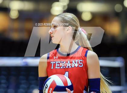 Thumbnail 3 in Wimberley vs. Eagle Mountain (UIL 4A D2 Volleyball Final) photogallery.