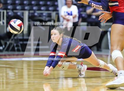 Thumbnail 3 in Wimberley vs. Eagle Mountain (UIL 4A D2 Volleyball Final) photogallery.