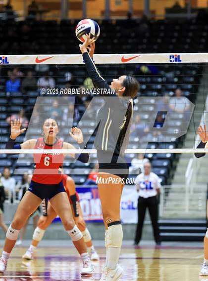 Thumbnail 2 in Wimberley vs. Eagle Mountain (UIL 4A D2 Volleyball Final) photogallery.