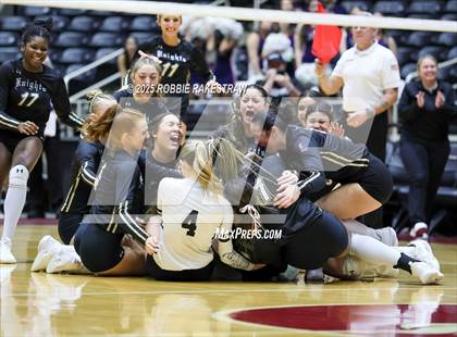 Thumbnail 3 in Wimberley vs. Eagle Mountain (UIL 4A D2 Volleyball Final) photogallery.