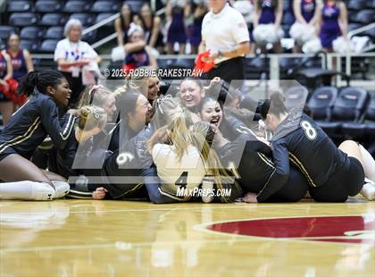 Thumbnail 3 in Wimberley vs. Eagle Mountain (UIL 4A D2 Volleyball Final) photogallery.