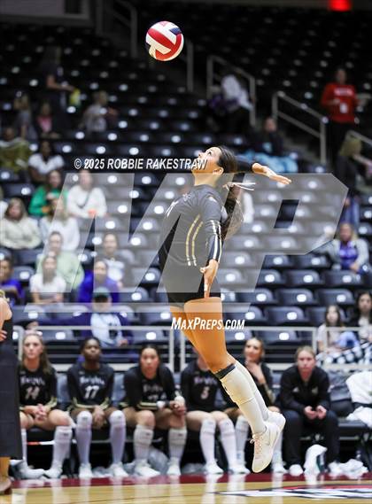 Thumbnail 2 in Wimberley vs. Eagle Mountain (UIL 4A D2 Volleyball Final) photogallery.