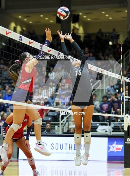 Thumbnail 2 in Wimberley vs. Eagle Mountain (UIL 4A D2 Volleyball Final) photogallery.
