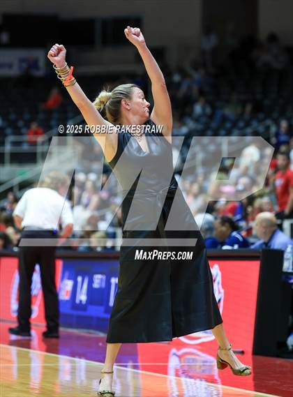 Thumbnail 1 in Wimberley vs. Eagle Mountain (UIL 4A D2 Volleyball Final) photogallery.