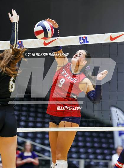 Thumbnail 3 in Wimberley vs. Eagle Mountain (UIL 4A D2 Volleyball Final) photogallery.