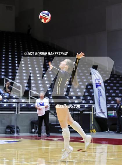 Thumbnail 3 in Wimberley vs. Eagle Mountain (UIL 4A D2 Volleyball Final) photogallery.
