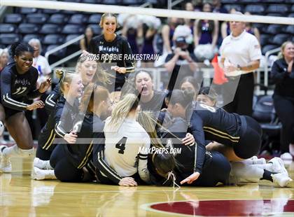 Thumbnail 1 in Wimberley vs. Eagle Mountain (UIL 4A D2 Volleyball Final) photogallery.