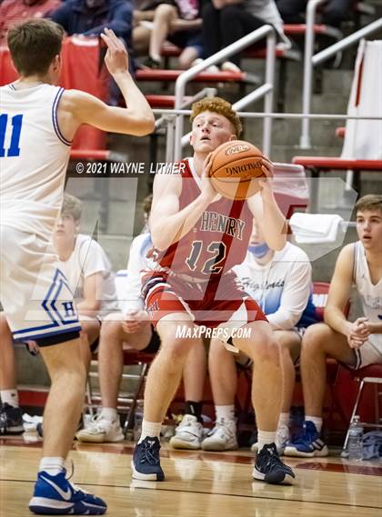 Thumbnail 2 in St. Henry vs Highlands (ninth region semifinal) photogallery.