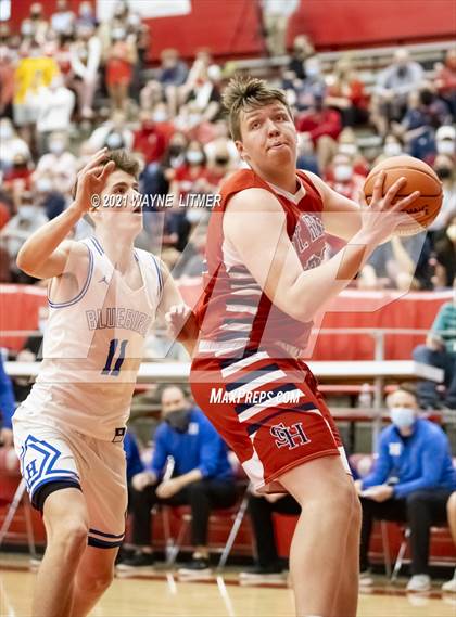 Thumbnail 1 in St. Henry vs Highlands (ninth region semifinal) photogallery.